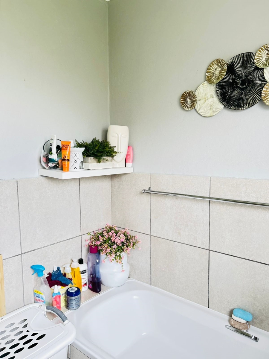 To Let 2 Bedroom Property for Rent in Waterval East North West